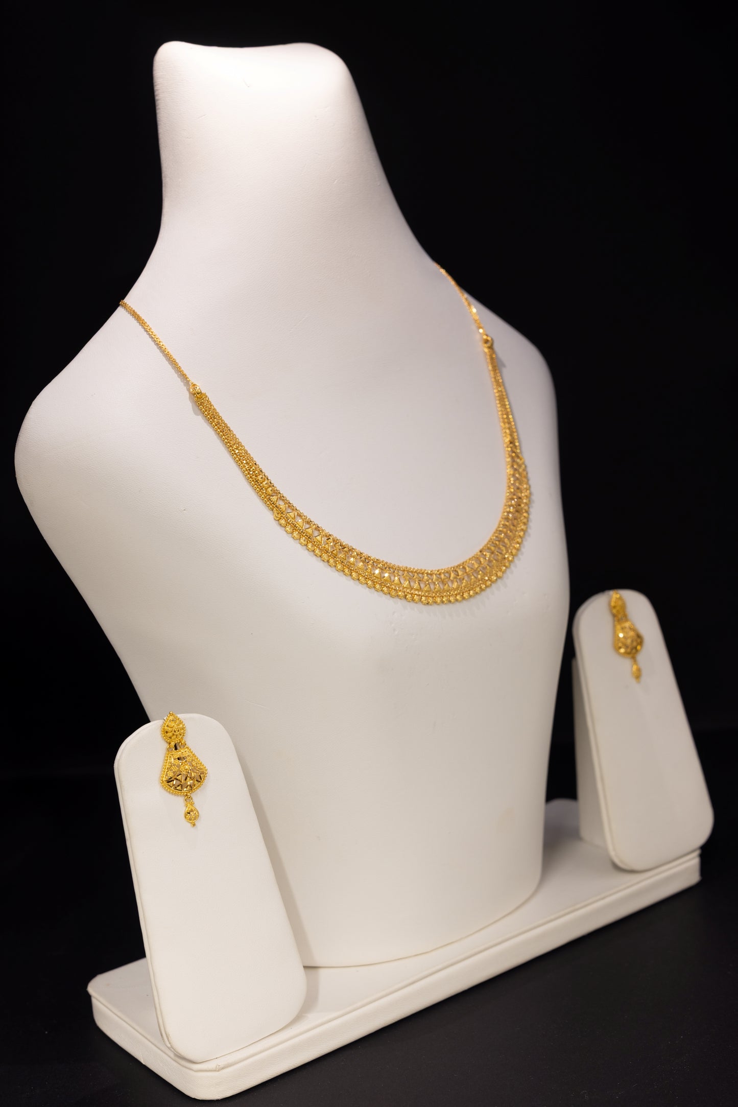 22ct Gold Traditional Collar Necklace and Drop Earring Set