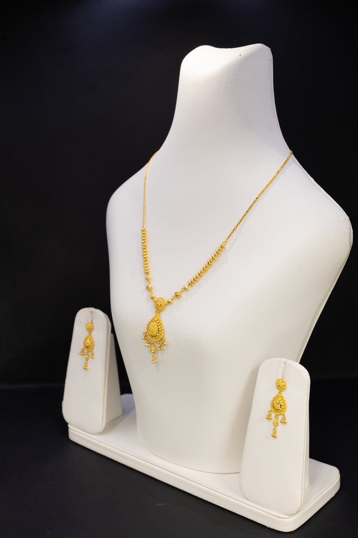 22ct Gold Teardrop Bridal Necklace & Earring Set