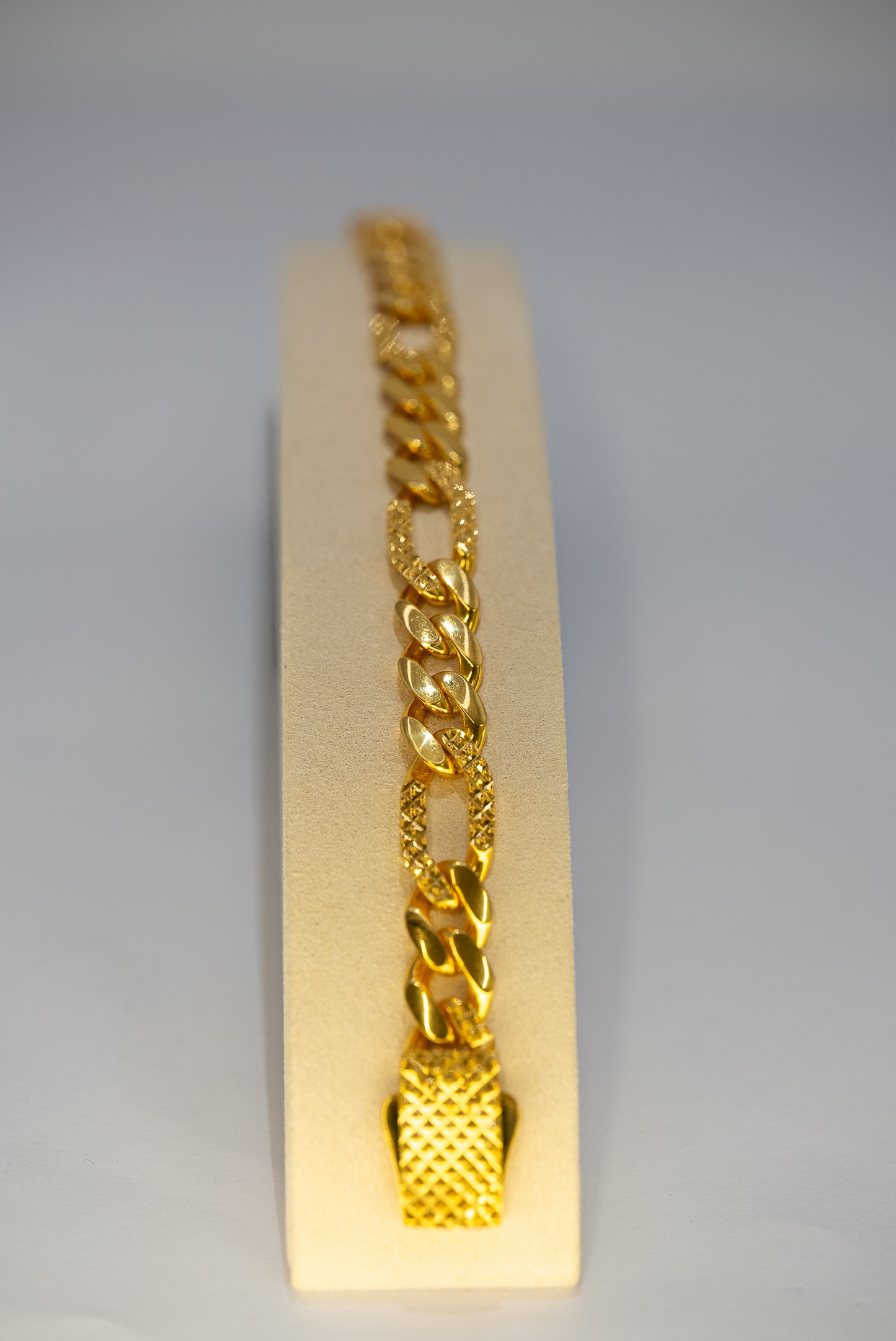 22ct Gold Men’s Textured Link Cuban Bracelet