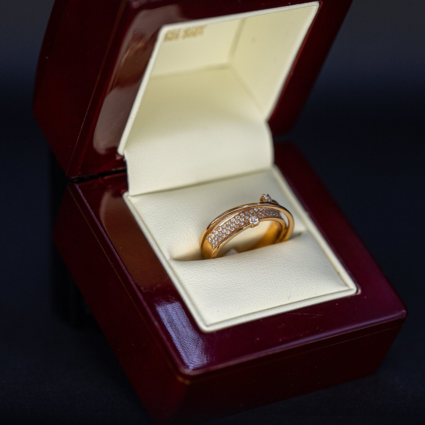 18ct White Gold Diamond Studded Ring