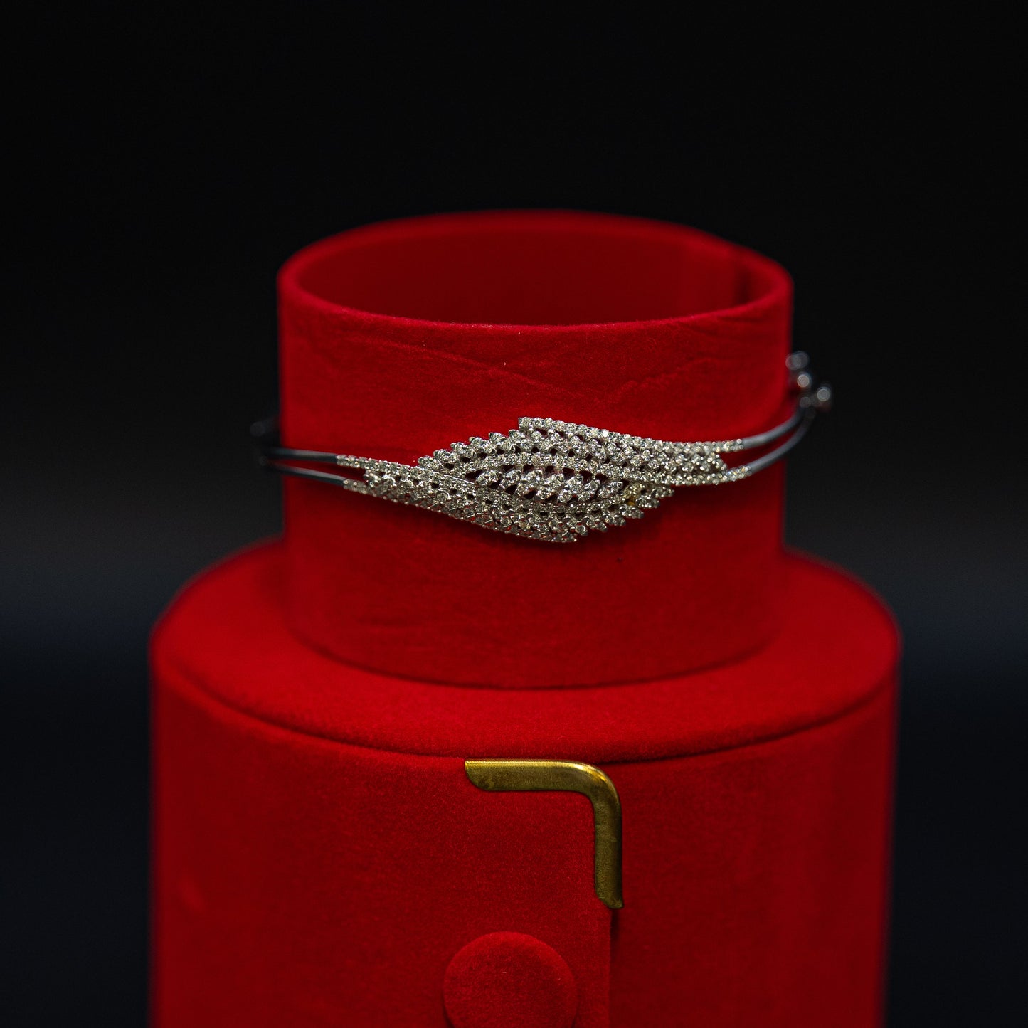 18ct White Gold Diamond Feather Bangle