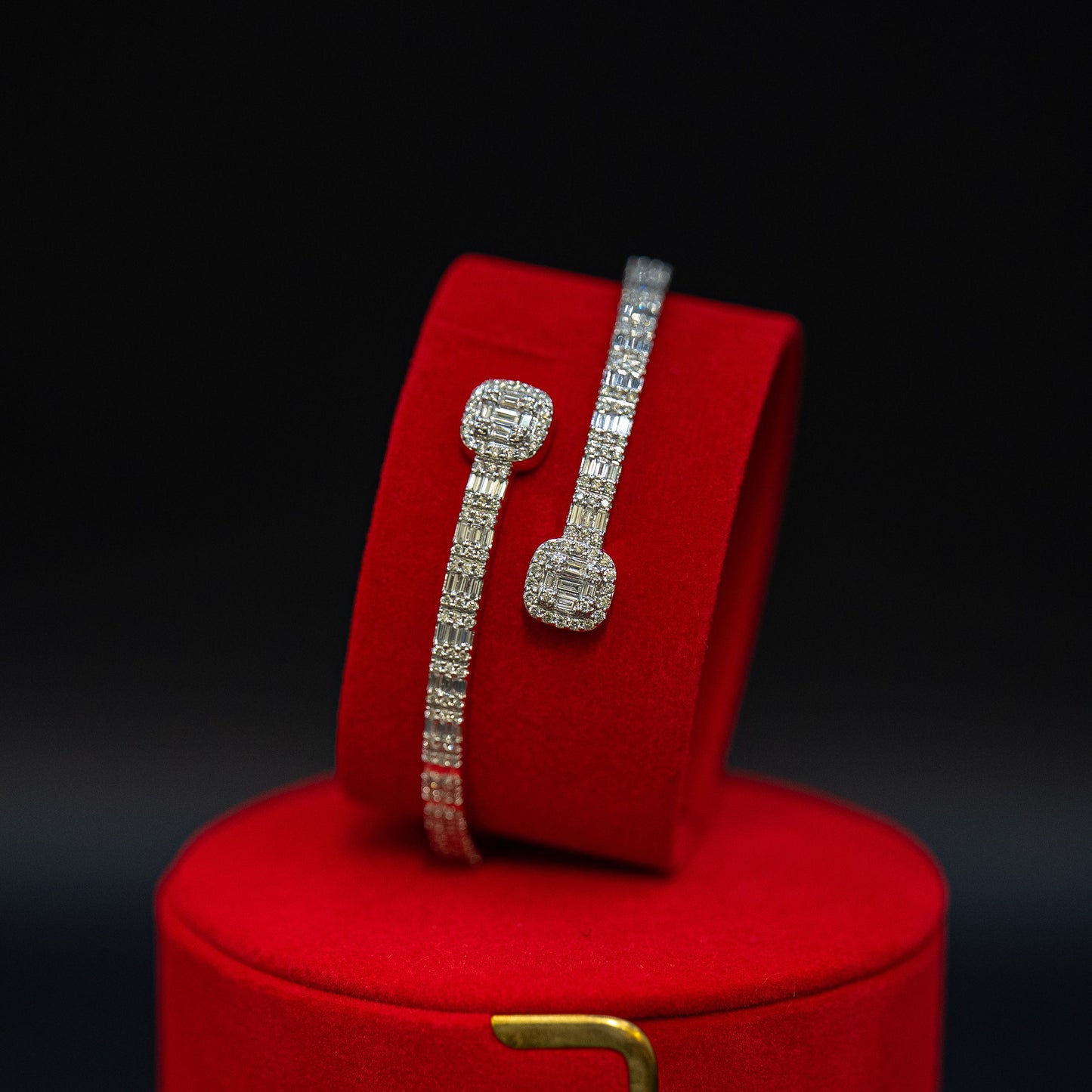 18ct White Gold Diamond Cuff Bangle