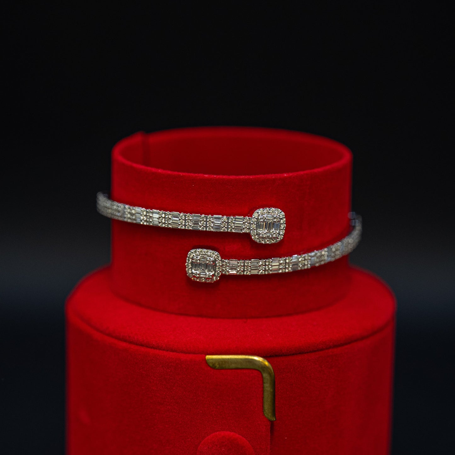 18ct White Gold Diamond Cuff Bangle