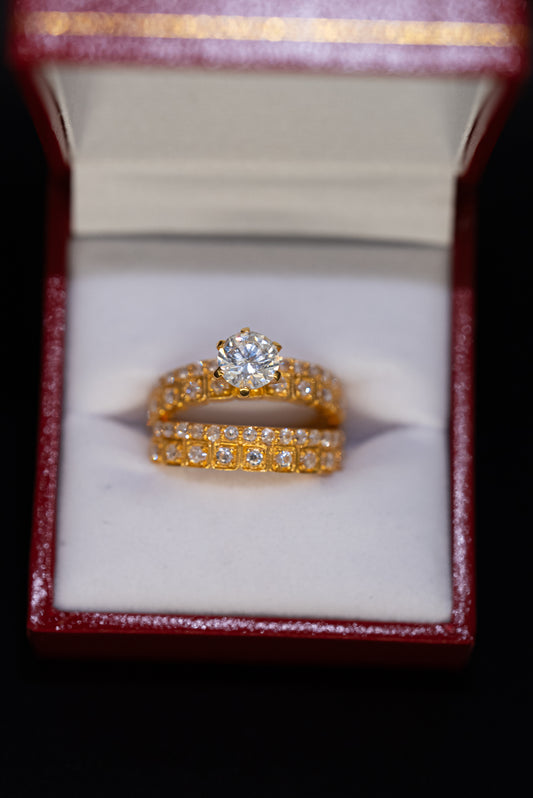 Gold ring with a diamond in a red jewelry box