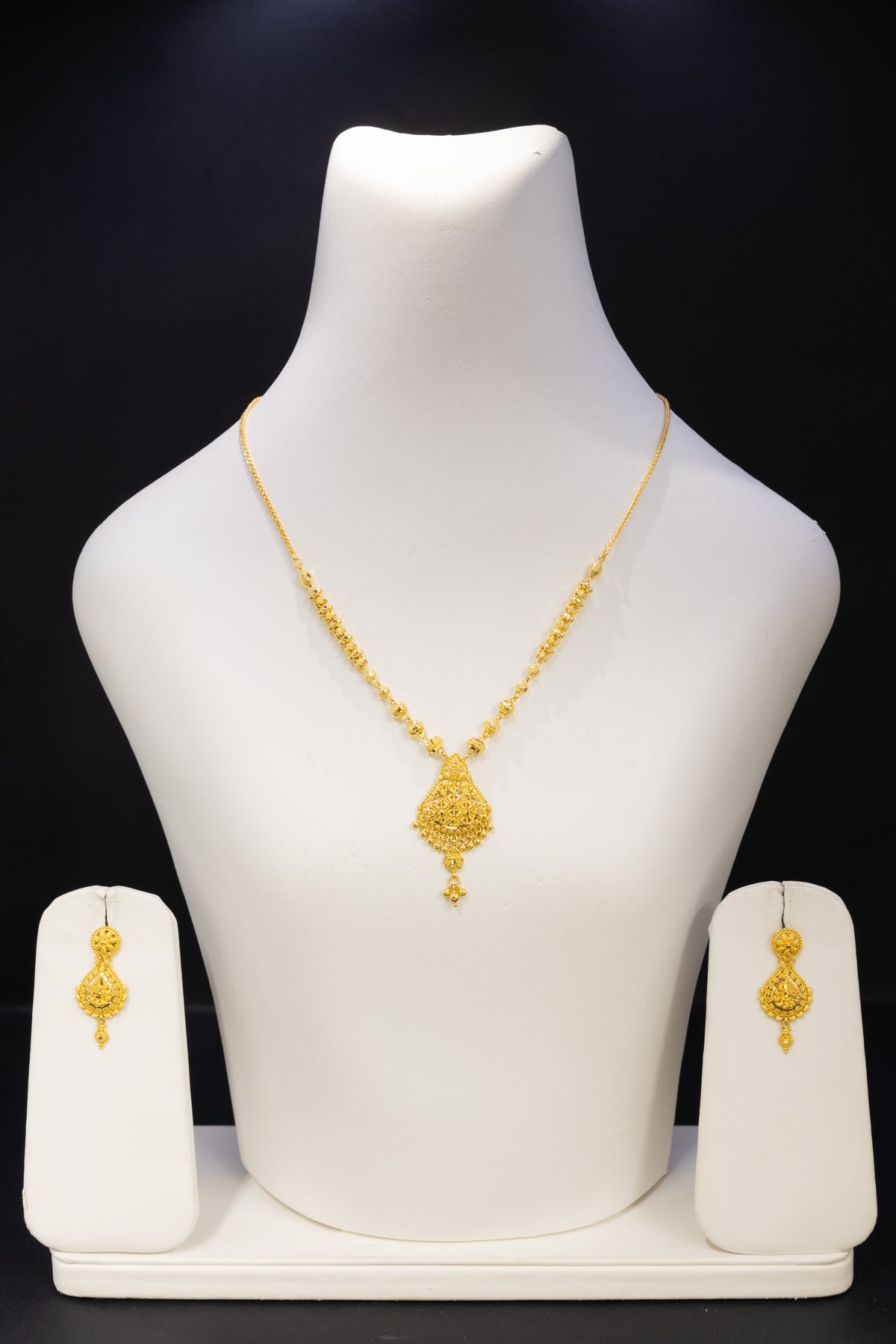 22ct Gold Ornate Teardrop Necklace & Earring Set