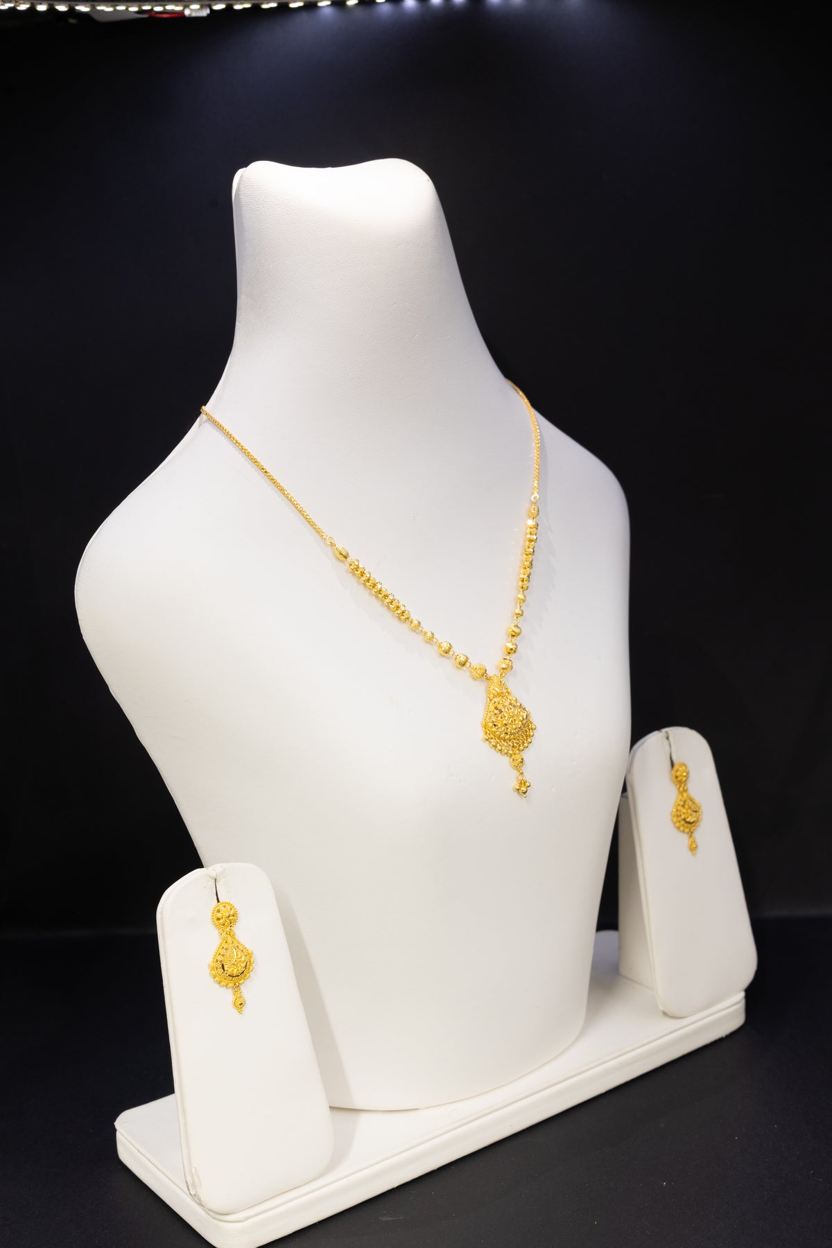 22ct Gold Ornate Teardrop Necklace & Earring Set