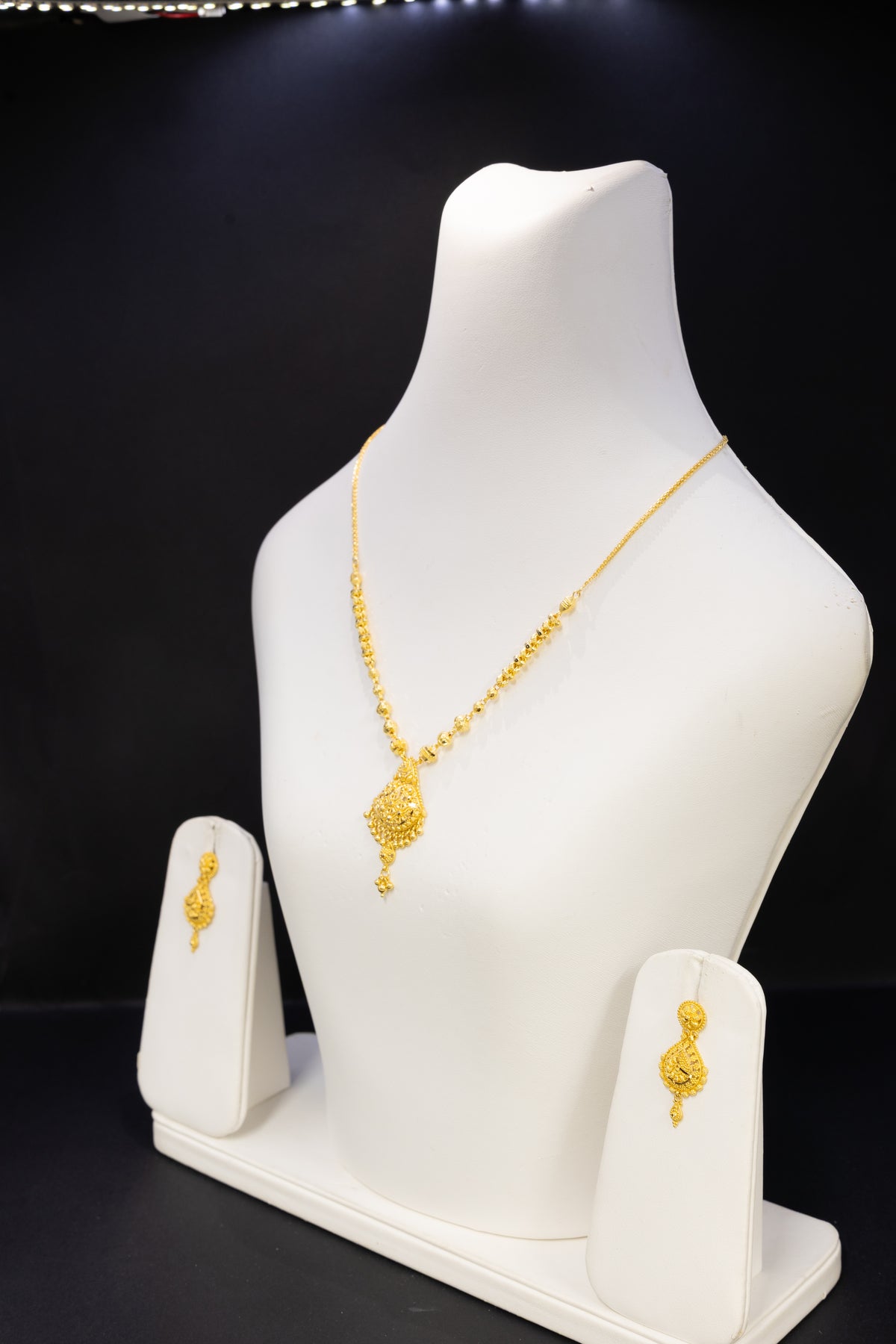 22ct Gold Ornate Teardrop Necklace & Earring Set