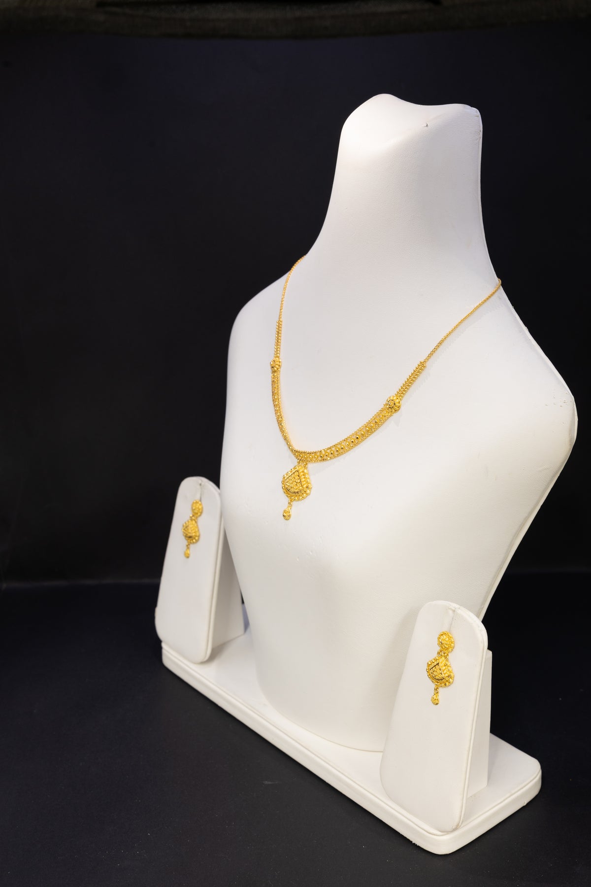 22ct Gold Fan Pendant Necklace & Earring Set