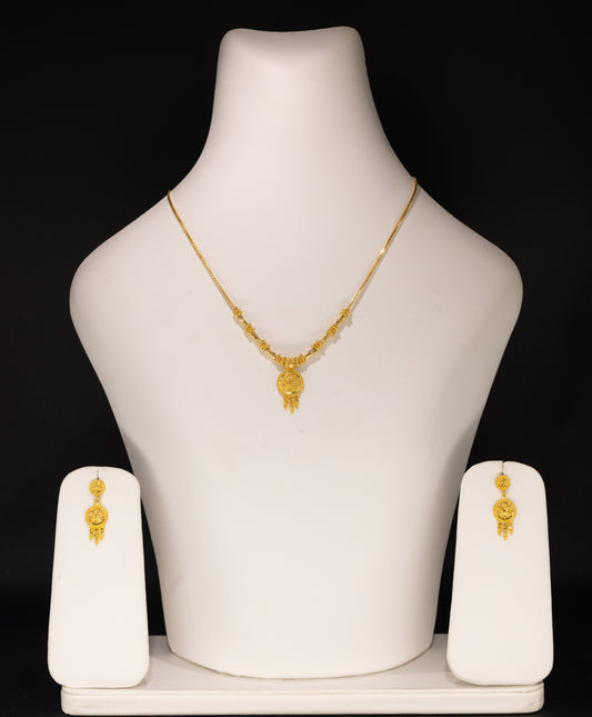 22ct Gold Traditional Pendant Necklace and Earring Set