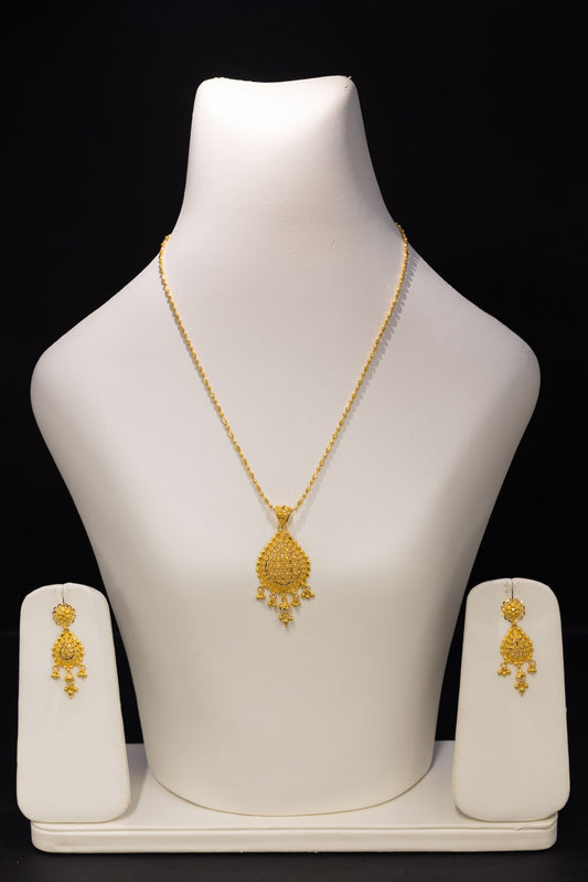 22ct Gold Teardrop Pendant Set