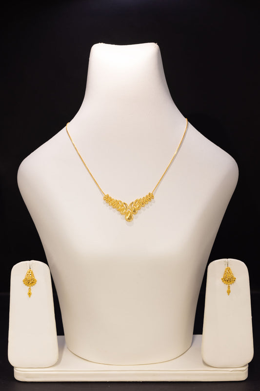 22ct Gold Leaf Detail Wedding Set